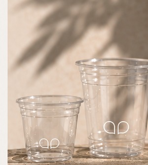 Clear cups in two sizes